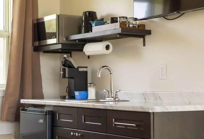 Wayside Motel Manitoulin