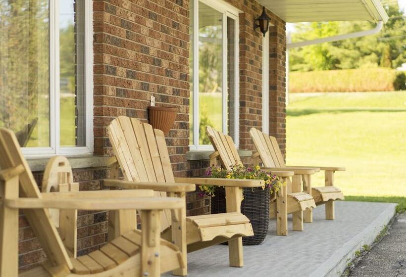 Wayside Motel Manitoulin