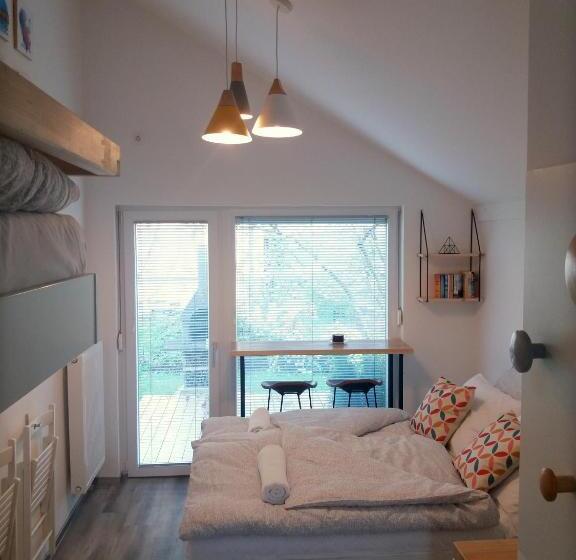 تختخواب و صبحانه Mamut Stay