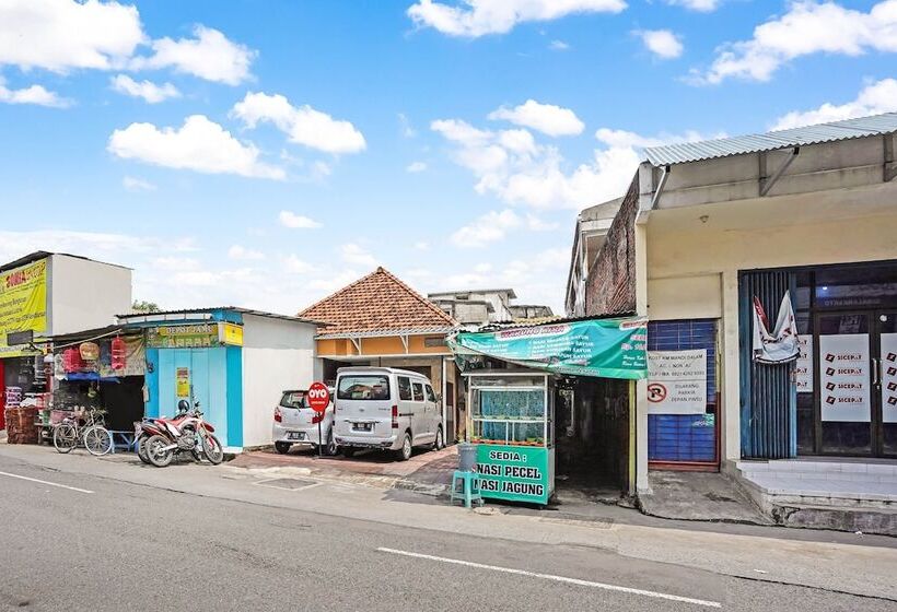 Szálloda Oyo 90799 Griyo Sonia