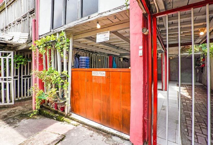 Szálloda Oyo 90799 Griyo Sonia