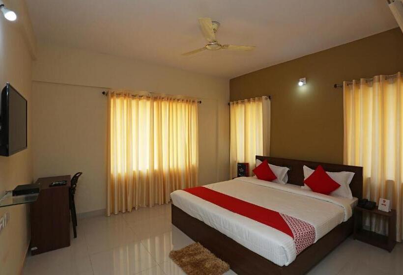 Hotelli Oyo 14285 Corporate Classic