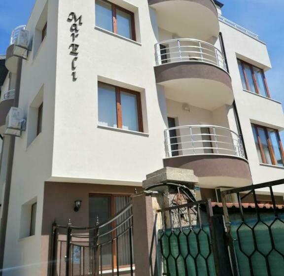 بنسيون Villa Mareli