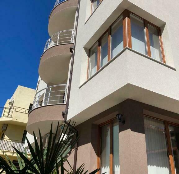 بنسيون Villa Mareli