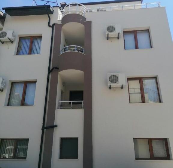 بنسيون Villa Mareli