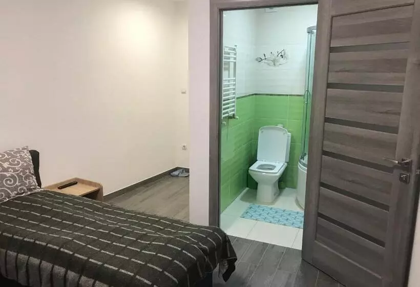 ペンション Zatishok Guest House