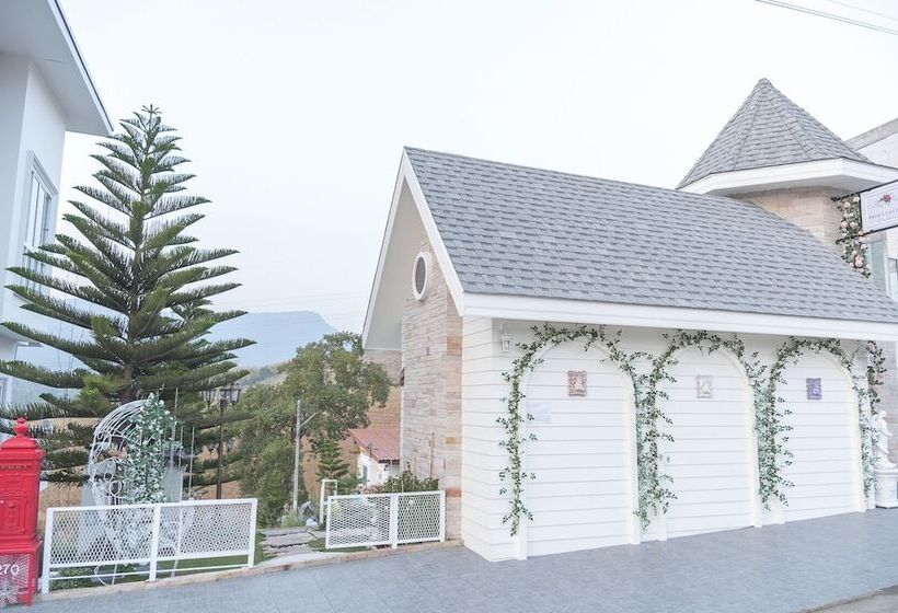 Отель Prim's Cottage