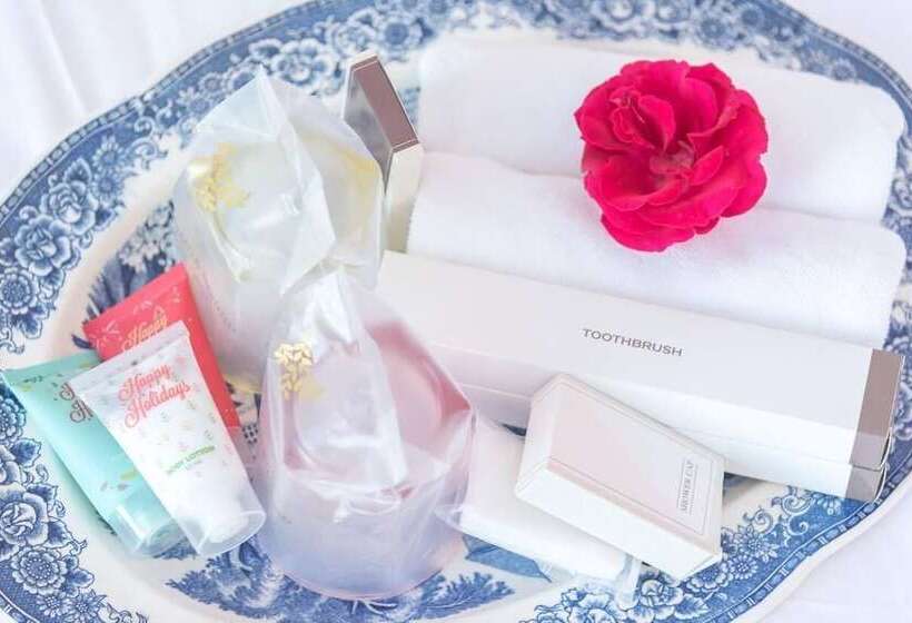 Отель Prim's Cottage