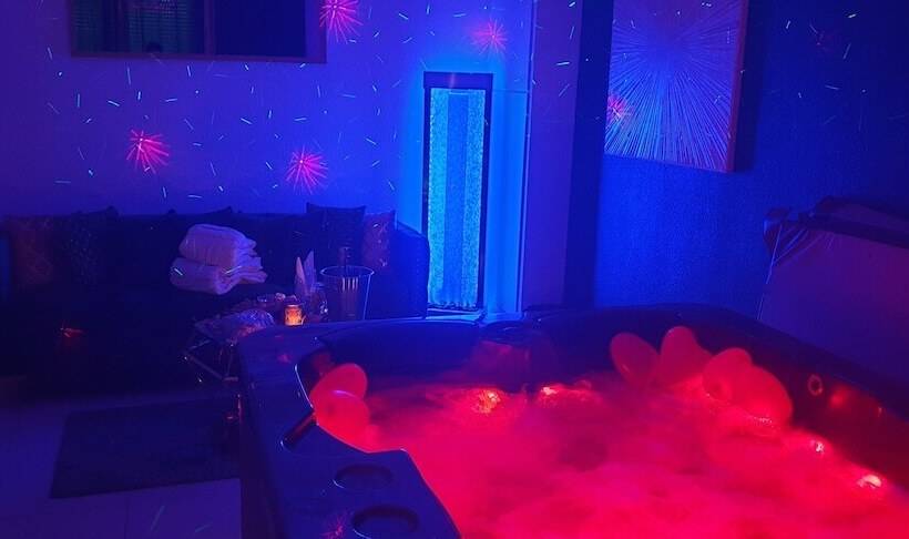 هتل Suite Jacuzzi