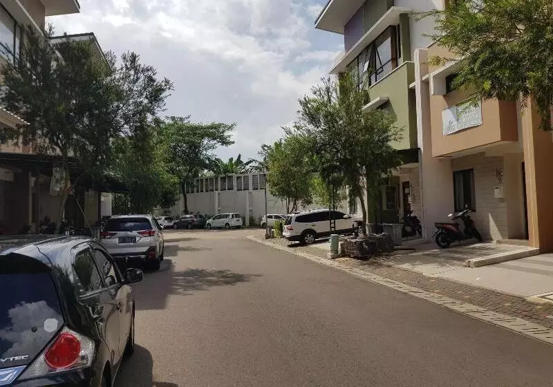 Hotelli Aloha Guest House   1 Male Only