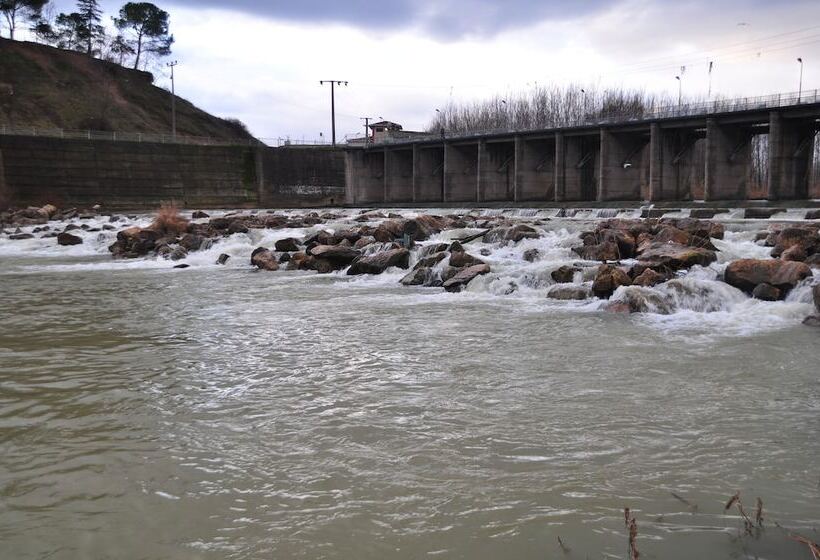 בית מלון כפרי Hande