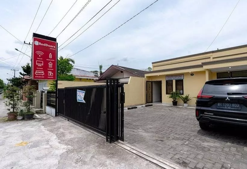 Hotelli Reddoorz @ Medan Johor 2