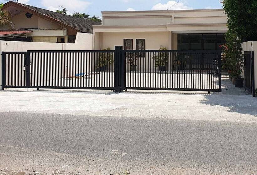 호텔 Reddoorz @ Medan Johor 2