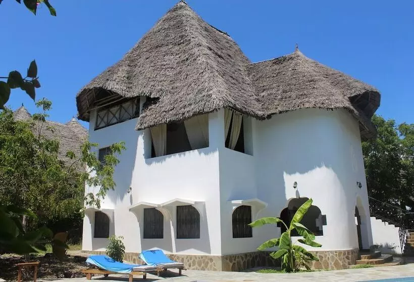 هتل Makini House