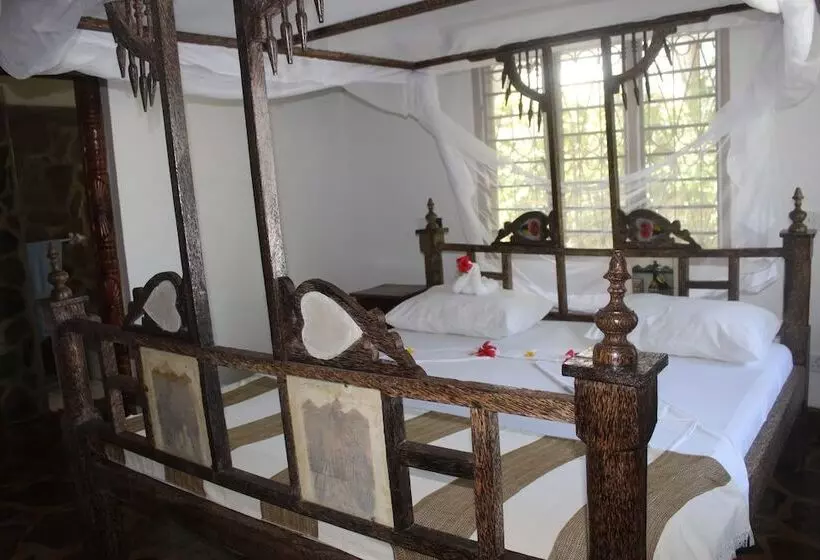 هتل Makini House