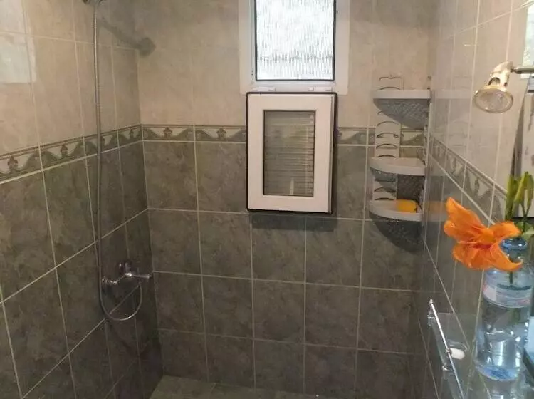 هتل Guest House Lazuri