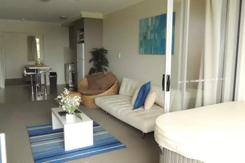 Airlie Central Apartments