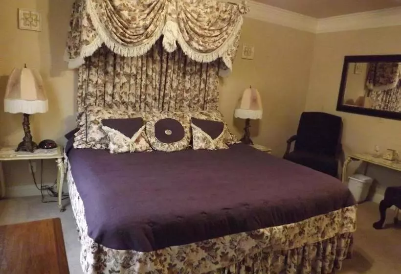 Amid Summer's Inn Bed And Breakfast