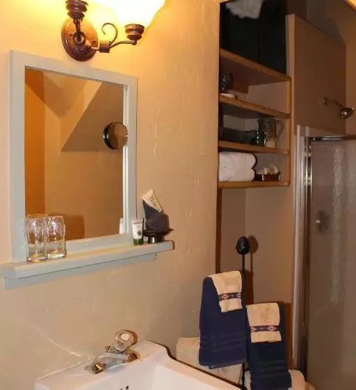 Amid Summer's Inn Bed And Breakfast