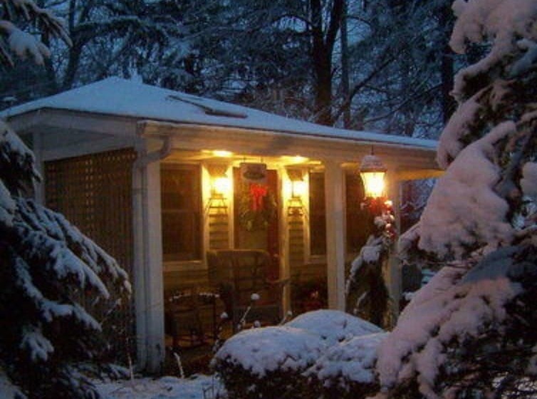 مبيت وإفطار Hidden Garden Cottages & Suites