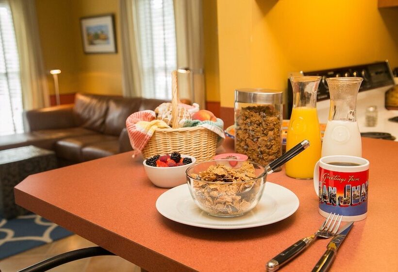 مبيت وإفطار Hidden Garden Cottages & Suites