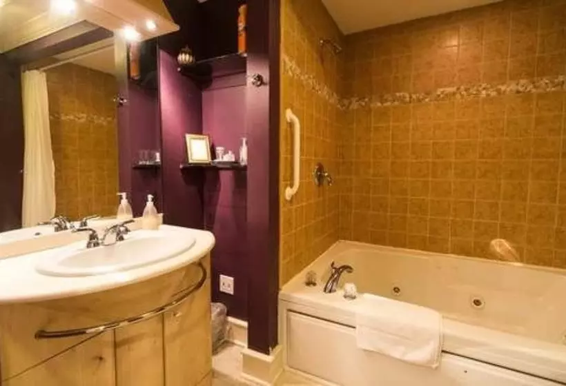 민박 Hidden Garden Cottages & Suites