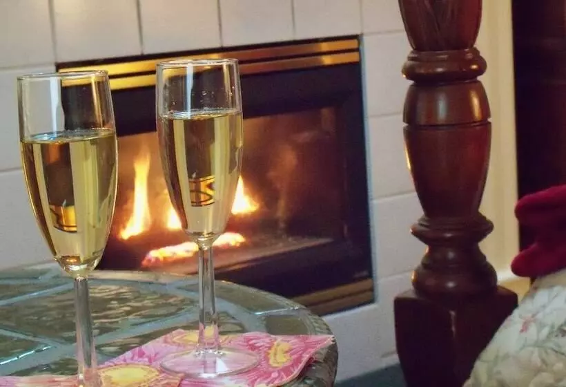 민박 Hidden Garden Cottages & Suites