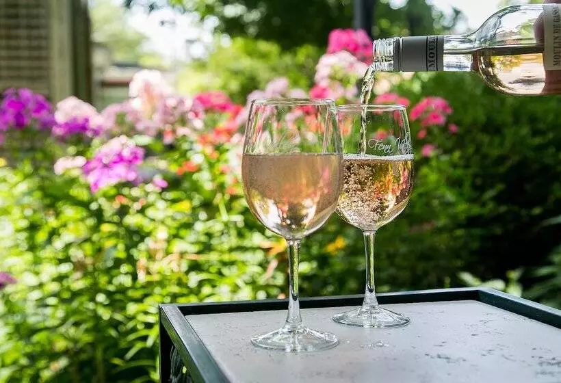 민박 Hidden Garden Cottages & Suites