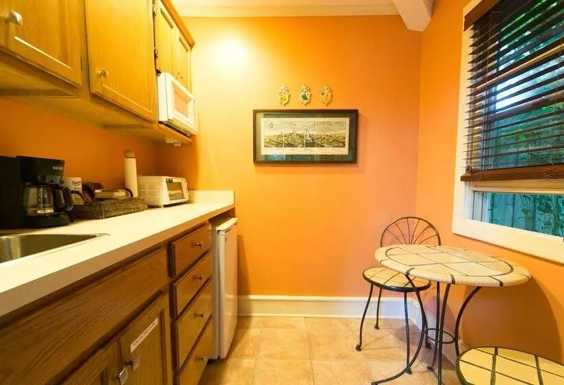 민박 Hidden Garden Cottages & Suites