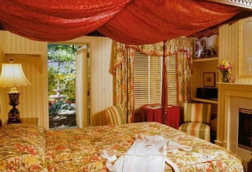 مبيت وإفطار Hidden Garden Cottages & Suites