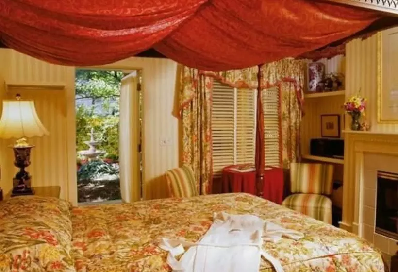 민박 Hidden Garden Cottages & Suites