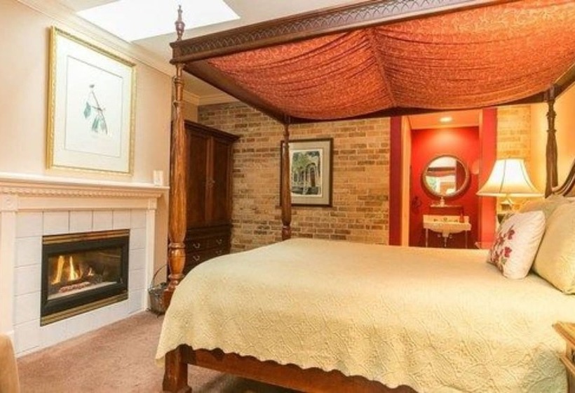 مبيت وإفطار Hidden Garden Cottages & Suites