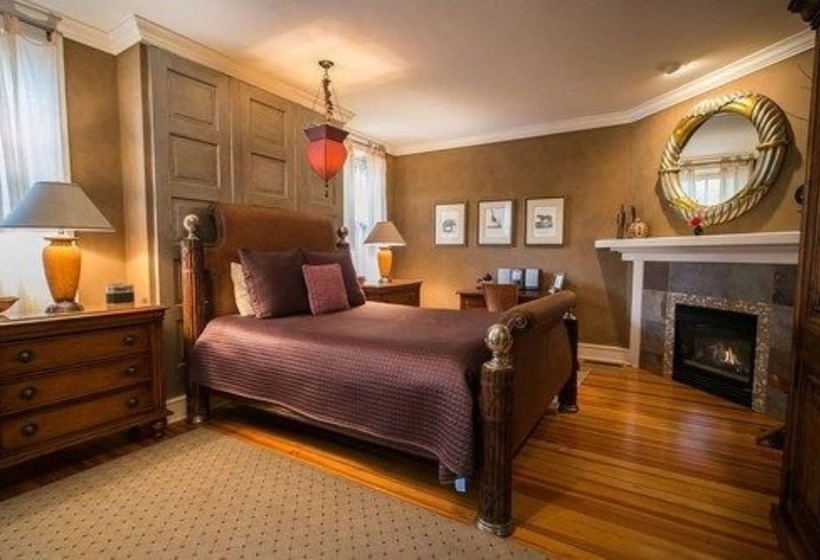 مبيت وإفطار Hidden Garden Cottages & Suites