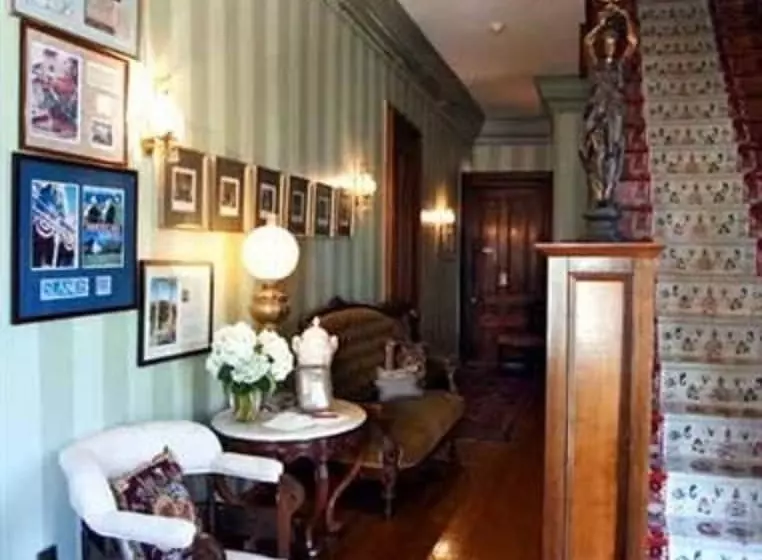 민박 Sarah Kendall House