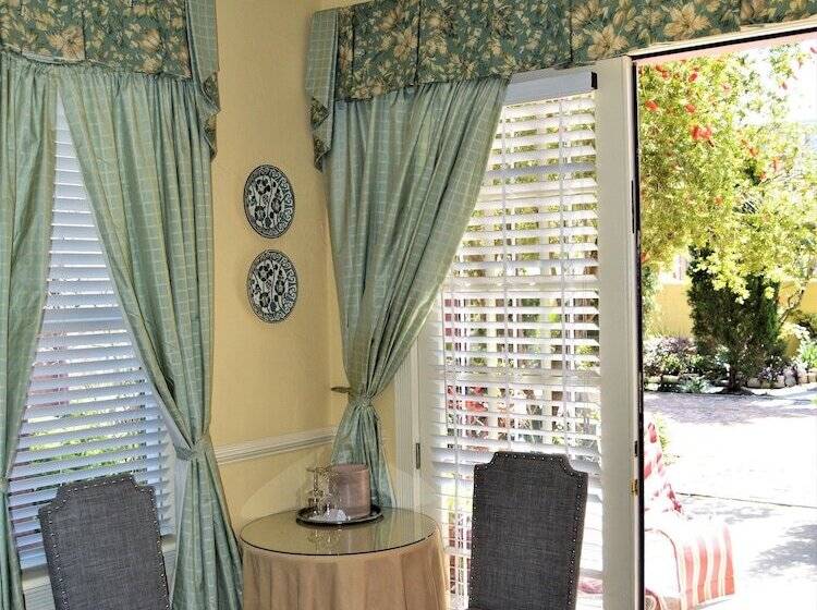 Casa De Solana Bed And Breakfast