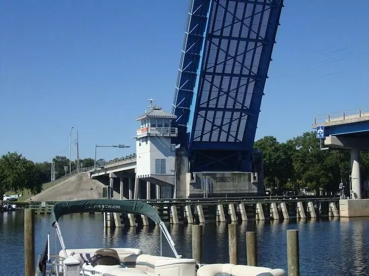 酒店 Big River Marina & Lodge