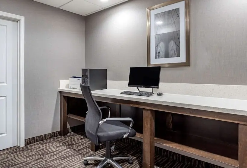 ホテル Comfort Inn & Suites North Little Rock Jfk Blvd