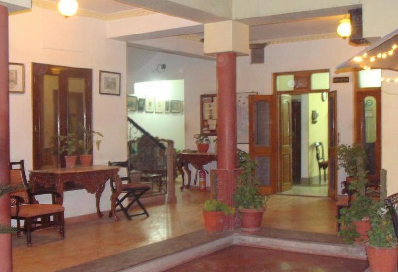 فندق Desert Winds