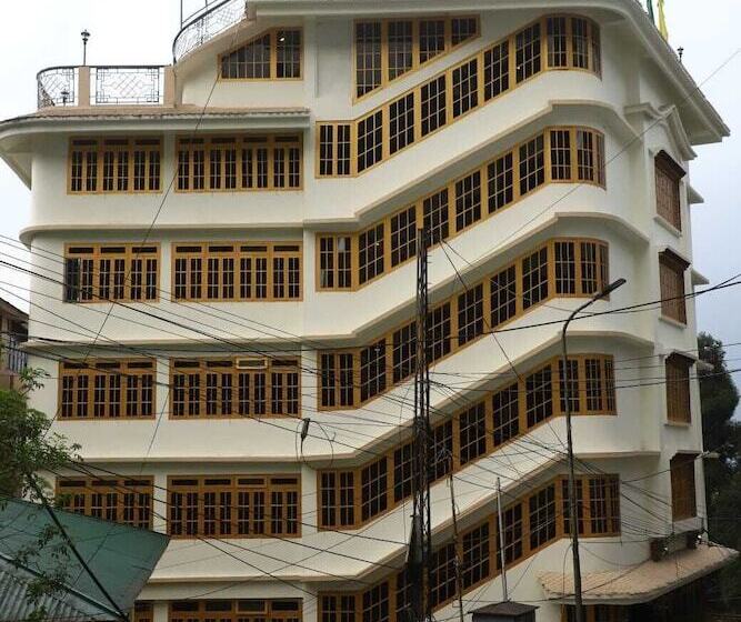 هتل Jewel Himalayan Heights