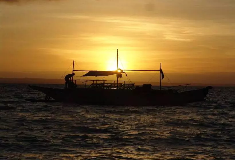 酒店 Marlins Beach Resort