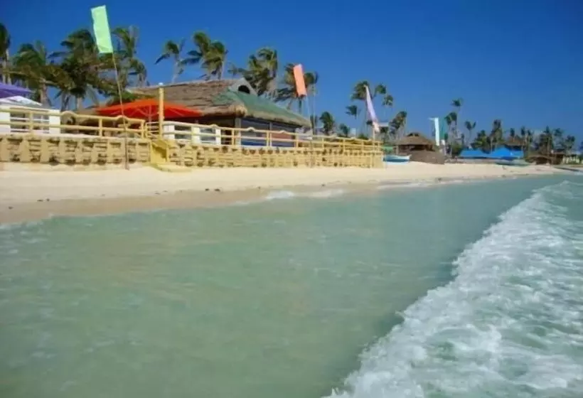 酒店 Marlins Beach Resort