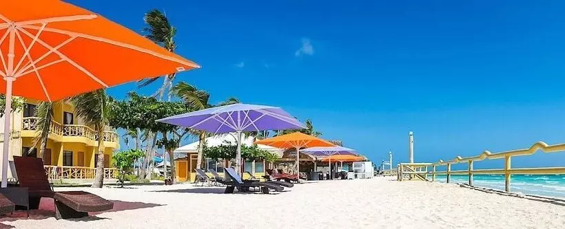 酒店 Marlins Beach Resort