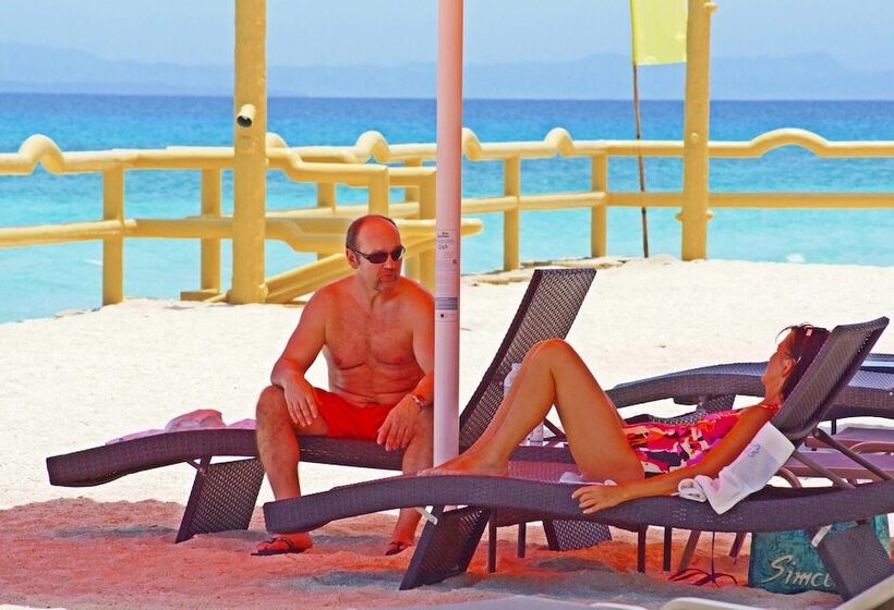 Отель Marlins Beach Resort