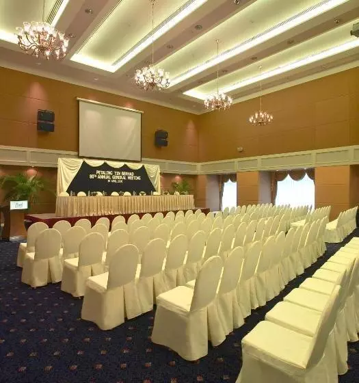 בית מלון כפרי Royale Chulan The Curve