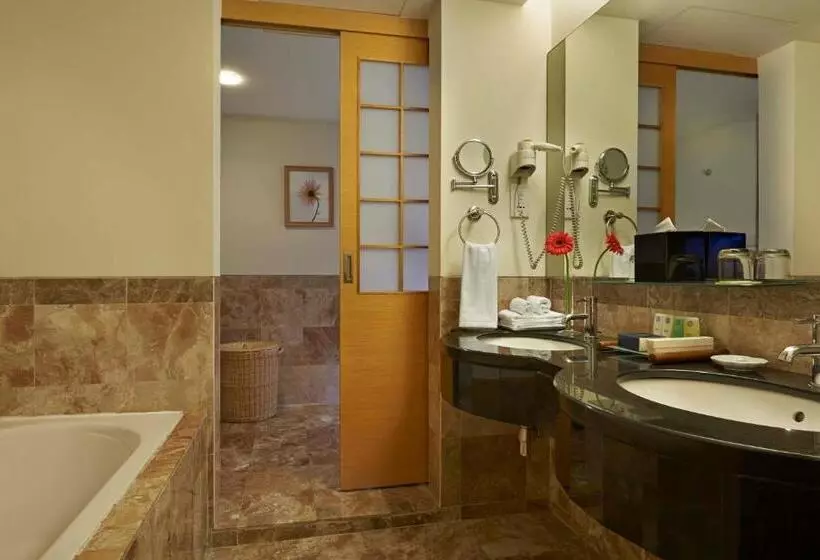 בית מלון כפרי Royale Chulan The Curve