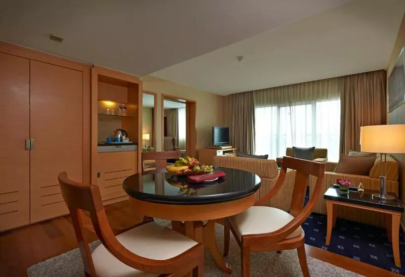 בית מלון כפרי Royale Chulan The Curve