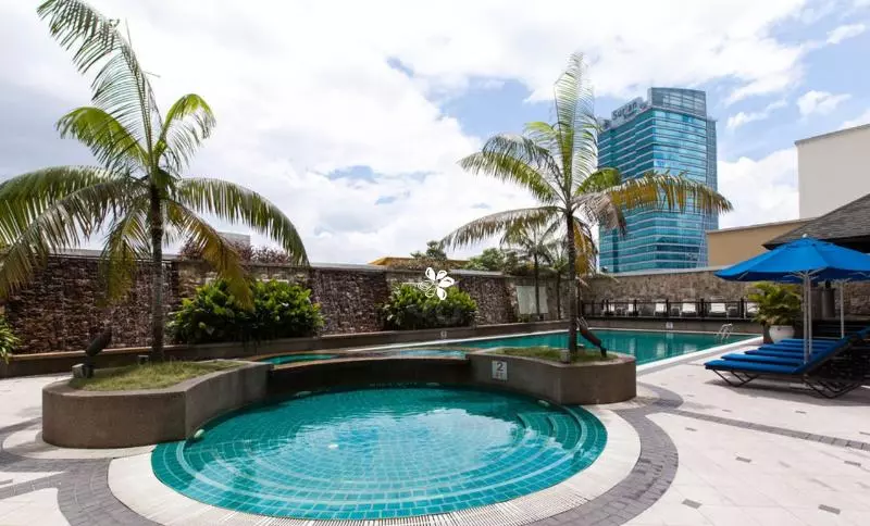 בית מלון כפרי Royale Chulan The Curve