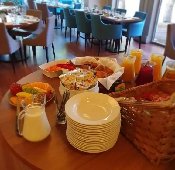 Отель The Chequers Inn