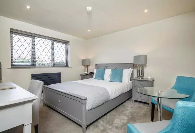 Отель The Chequers Inn