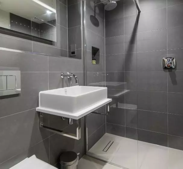 Отель The Chequers Inn